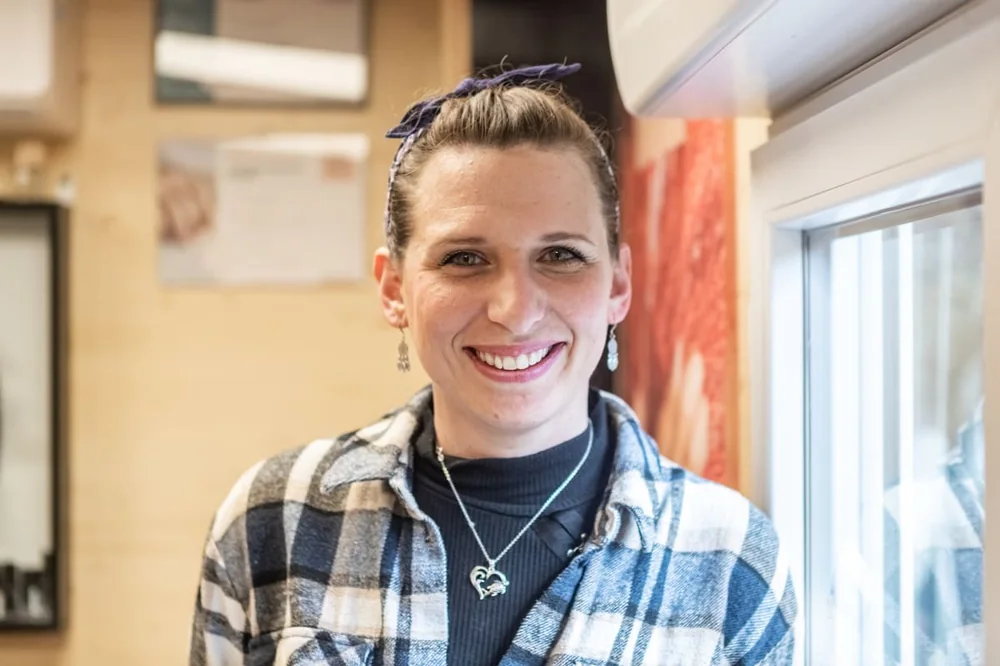 Kelly, prothésiste ongulaire